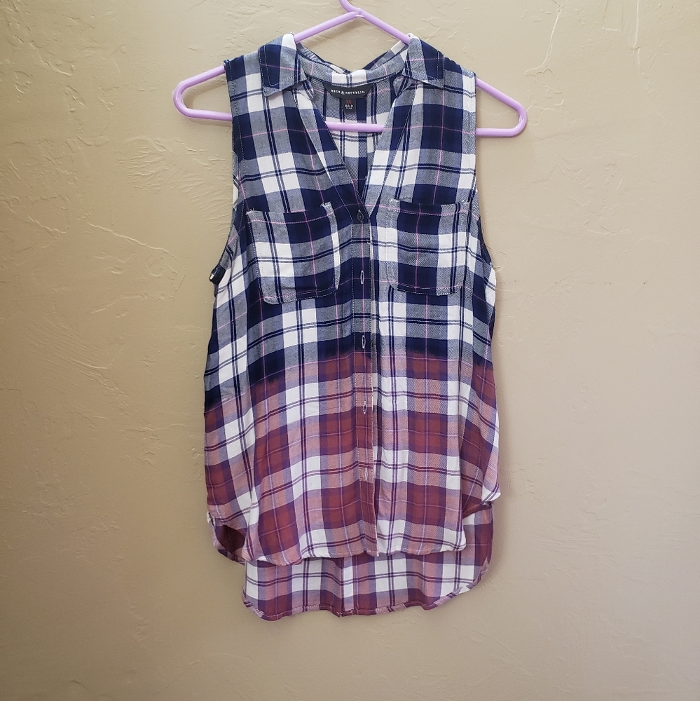 Sleeveless shirt
